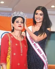 manya singh with her mother manorama devi