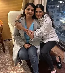 nimrit kaur ahluwalia with her mother inderpreet kaur ahluwalia