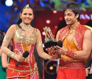 shalin bhanot and dalljiet kaur with nach baliye trophy