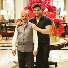 shiv thakare with his father manohar thakare