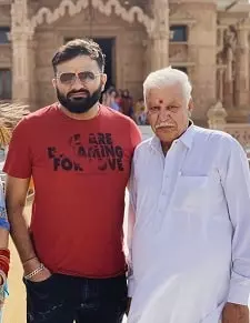 shrenik parikh with his father hasmukh parikh