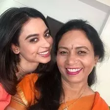 soundarya sharma with her mother usha sharma