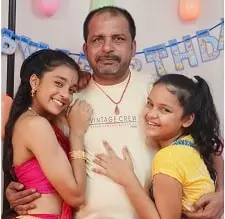 sumbul touqeer khan with her sister saniya touqeer khan and father touqeer hasan khan