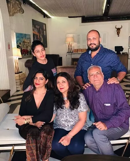 surbhi chandna with her family