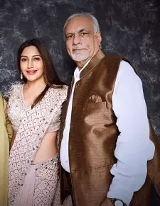 surbhi chandna with her father cp chandna