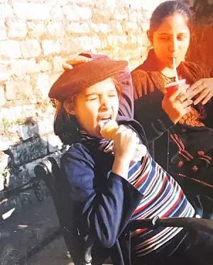 pashmina roshan childhood picture