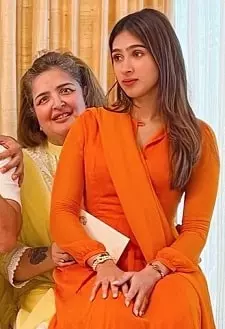 pashmina roshan with her cousin sister sunaina roshan