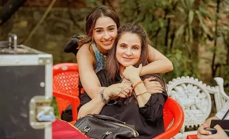 pashmina roshan with her mother kanchan roshan