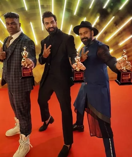 tushar kalia, bosco martis and caesar gonsalves with their star screen award