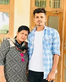 mohit rathee with his mother