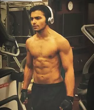 shikhar pahariya exercising in the gym