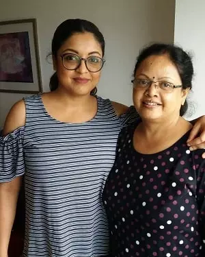 tanushree dutta with her mother shikha dutta
