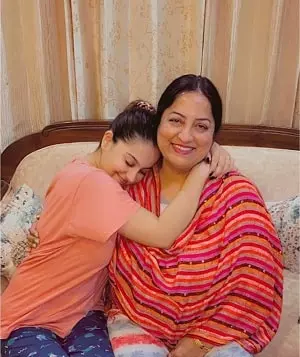 tunisha sharma with her mother vanita sharma
