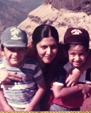 vatsal sheth childhood picture with his mother and brother