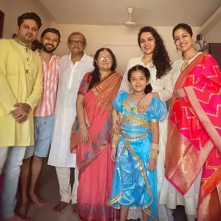 vatsal sheth with his family