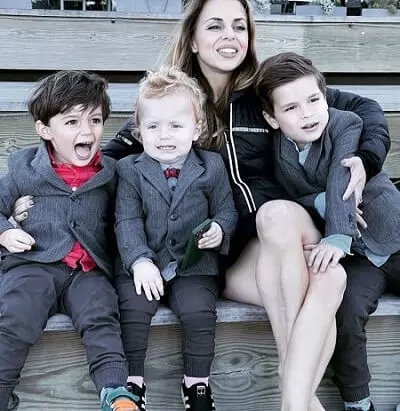 ana walshe with her 3 kids