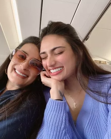 mana shetty with her daughter athiya shetty