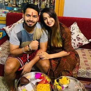 rishabh pant with his sister sakshi pant