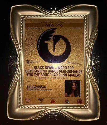 Elli AvrRam with her Black Swan Award