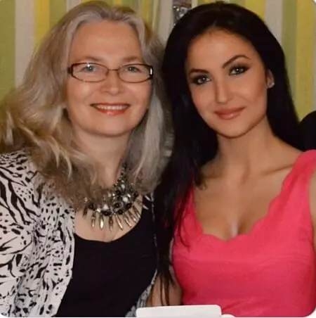 Elli AvrRam with her mother Maria Granlund