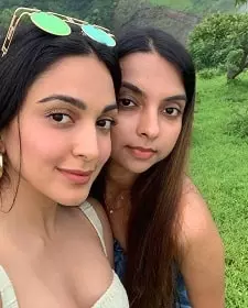 Kiara Advani with her cousin Ishita Advani