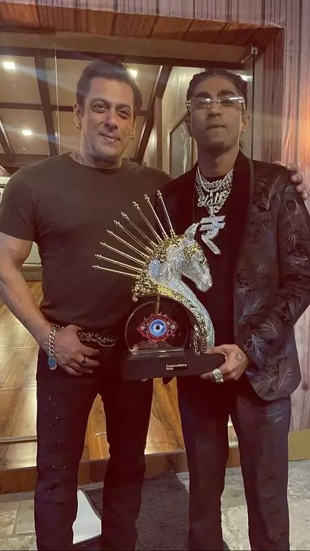 MC Stan aka Altaf Tadavi with the Bigg Boss 16 trophy