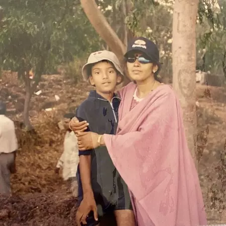 childhood picture of kl rahul with his mother rajeshwari lokesh