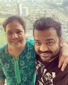 kumar varun with his mother