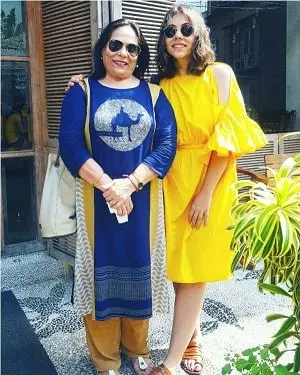 maanvi gagroo with her mother urmil gagroo