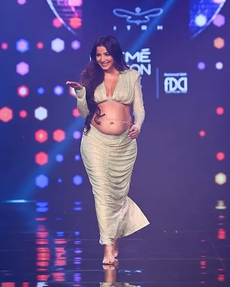 antara motiwala marwah flaunting her baby bump