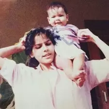 sanya sagar childhood picture with mother poonam sagar