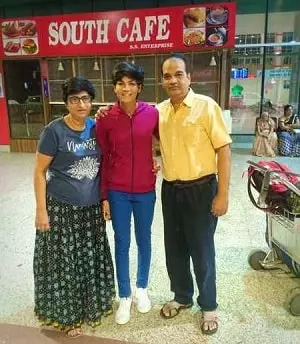 yastika bhatia with her parents harish bhatia and garima bhatia