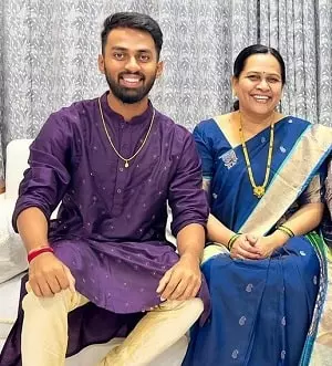 atharva taide with mother devyani taide