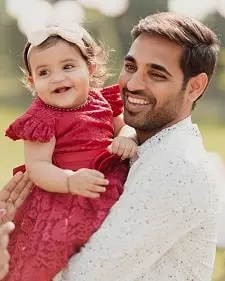 bhuvneshwar kumar with daughter acsah
