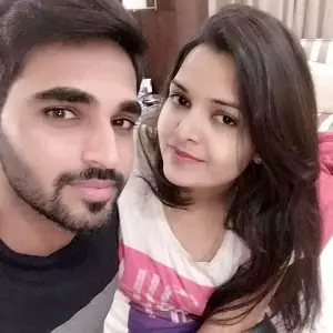 bhuvneshwar kumar with wife nupur nagar