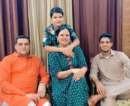 gurnoor brar with his family