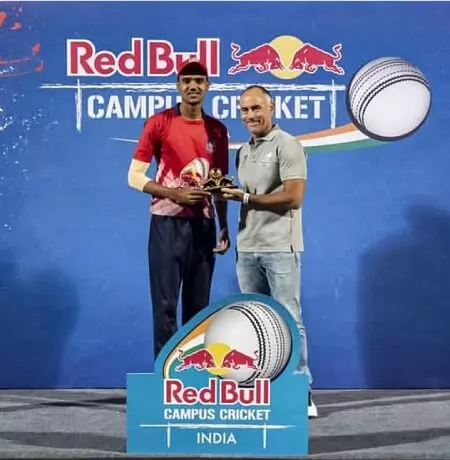 gurnoor brar with his man of the match award