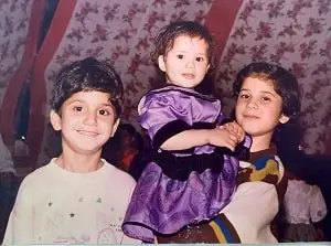 isha rikhi childhood picture with siblings