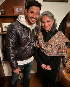 kunal khemu with mother-in-law sharmila tagore