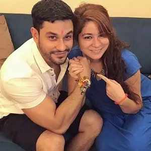 kunal khemu with sister karishma kemmu