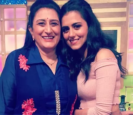 ridhi dogra with mother renu dogra