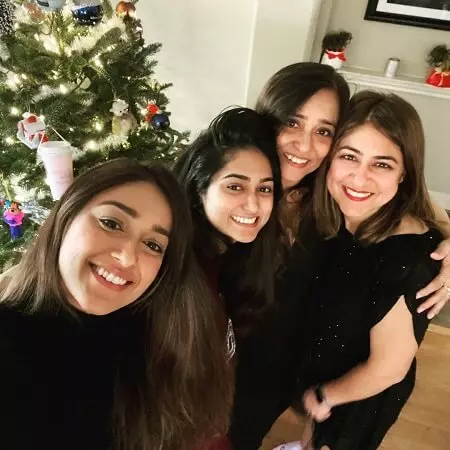 Samira D'Cruz with her daughters