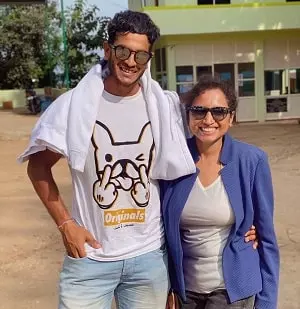 vyshak vijaykumar with mother brunda vijay