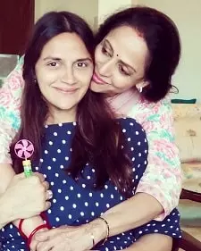 ahana deol with mother hema malini