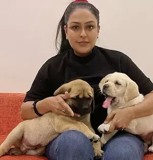 ashwini kalsekar with her pet dogs