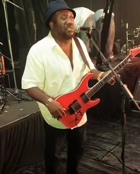 errol moore playing guitar