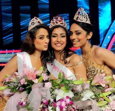 navneet kaur dhillon, zoya afroz and sobhita dhulipala in miss india 2013