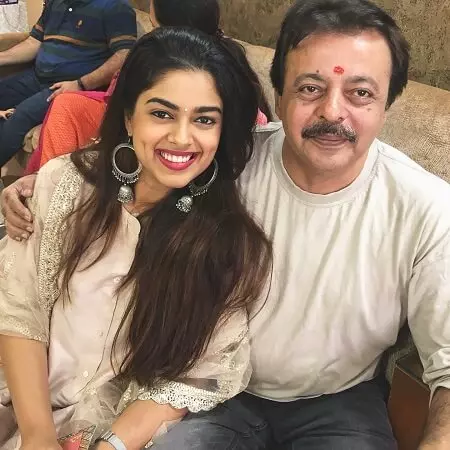 siddhi idnani with father ashok idnani