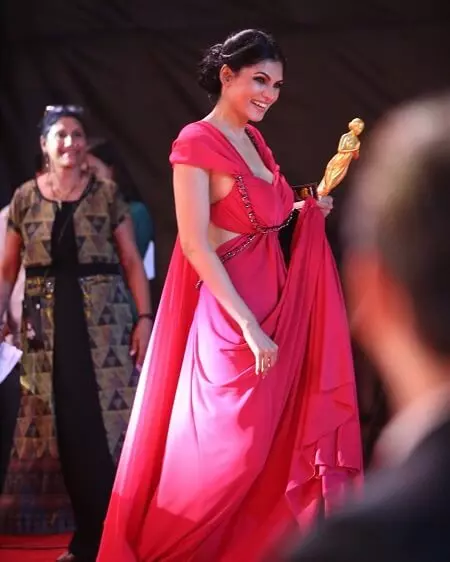 trupti toradmal with her award