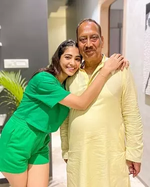 yogita bihani with her father shiva bihani